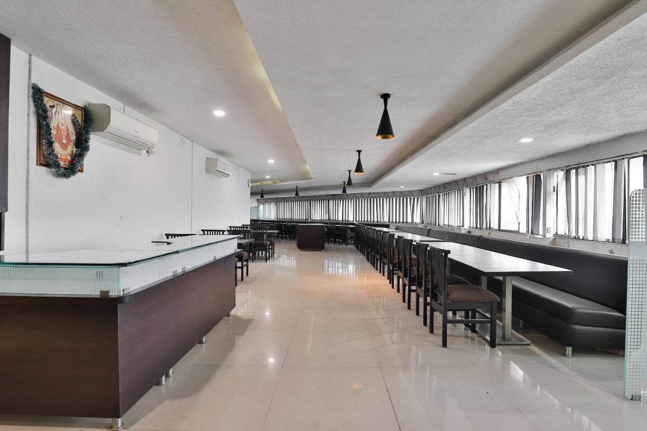 OYO 19637 Hotel Mansi Sherotene Vapi Exterior foto