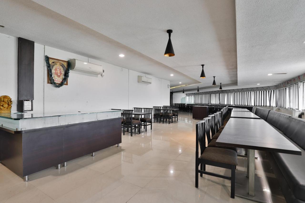 OYO 19637 Hotel Mansi Sherotene Vapi Exterior foto
